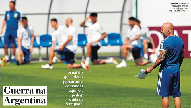  ?? ALBERTO ESTÉVEZ/EFE ?? Tensão. Sampaoli comanda treino, mas jogadores mal falam com ele