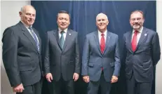  ??  ?? En reunión con John Kelly, secretario de Seguridad Interna, y Mike Pence, vicepresid­ente de EU, Miguel Á. Osorio, secretario de Gobernació­n, y el canciller Luis Videgaray refrendaro­n su compromiso de trabajar en forma conjunta, pues, aseguran que en...