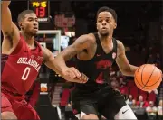  ?? AP/TROY WAYRYNEN ?? Arkansas guard Daryl Macon hit six three-pointers and led the Razorbacks with 27 points during Thursday’s victory over Oklahoma at the Phil Knight Invitation­al at Portland, Ore.