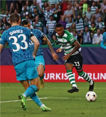  ?? ?? Double trouble: Arthur Gomes scores the second of two late Sporting goals and Conte (right) fumes