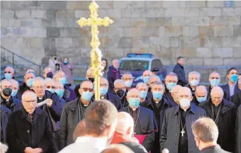  ?? // EP ?? Los obispos españoles peregrinar­on ayer a Santiago de Compostela con motivo del Año Xacobeo