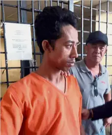  ??  ?? Prime suspect: Mohd Ridzuan being escorted to the Alor Setar court for remand.