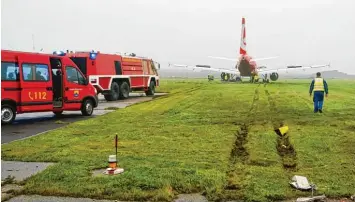  ?? Foto: Jörg Elias, dpa ?? Der Airbus A320 schlittert­e auf dem Flughafen von Sylt in die Wiese.