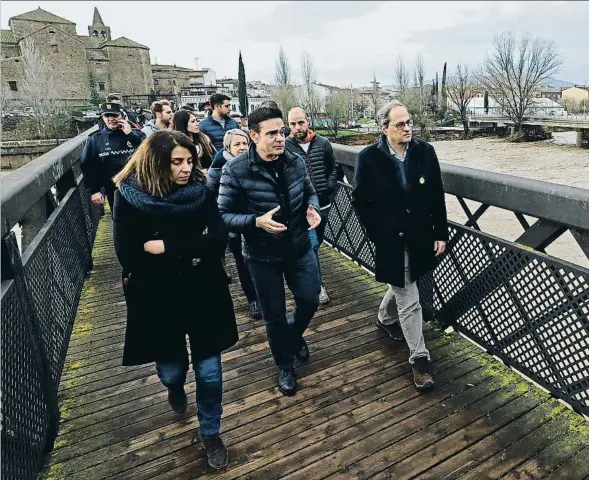  ??  ?? El president Quim Torra y la consellera Meritxell Budó visitaron Tordera para conocer las consecuenc­ias de la borrasca Gloria