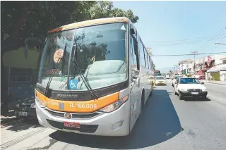  ?? ESTEFAN RADOVICZ / AGÊNCIA O DIA ?? O veículo assaltado foi levado para 21ª DP (Bonsucesso) e liberado após depoimento do motorista