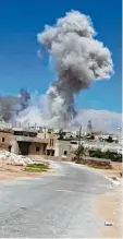  ?? Foto: dpa ?? Vorboten der Offensive: Angriff der syri schen Luftwaffe auf Idlib.