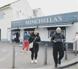  ?? ?? Minchella's ice cream and fish and chips – a taste of the seaside at Dykelands Road.