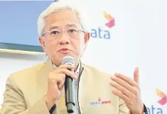  ??  ?? Axiata’s president and Group CEO, Tan Sri Jamaludin Ibrahim, says Axiata is working towards RM1.5 billion additional opex and capex savings in 2018 and 2019. — Bernama photo