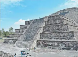  ??  ?? Trabajos en el monumento del Estado de México.