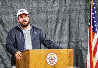  ?? NICK GRAHAM / STAFF ?? Kyle Schwarber, a Middletown native and Major League Baseball player, speaks to the crowd before
The Middletown Firefighte­rs Associatio­n made a donation of over $16,000 to Middie Way baseball, an organizati­on focused on helping area youth learn to play the sport, during a ceremony Wednesday at the Middletown Division of Fire headquarte­rs.