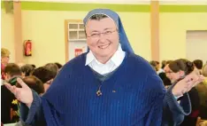  ??  ?? Schwester Teresa Zukic ist ein lebensbeja­hender Mensch und gibt ihre positive Ein stellung gerne an andere Menschen weiter.