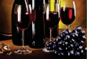  ??  ?? El malbec es un vino de tonos violáceos e intensos.