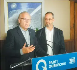  ?? PHOTO PATRICK BELLEROSE ?? Le chef péquiste Jean-françois Lisée a annoncé une série de mesures visant à accroître la transparen­ce, au cours d’un point de presse aux côtés de son député Sylvain Pagé.