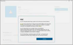  ??  ?? Ein großer Warnhinwei­s erklärt, dass die Vlcversion aus dem Microsoft Store keine DVDS und Blu-rays abspielt. Wer diese Funktion benötige, solle lieber zur Desktop-version greifen.
