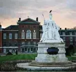  ?? Foto: AFP ?? Die Königin-Victoria-Statue vor dem Kensington Palace in London.