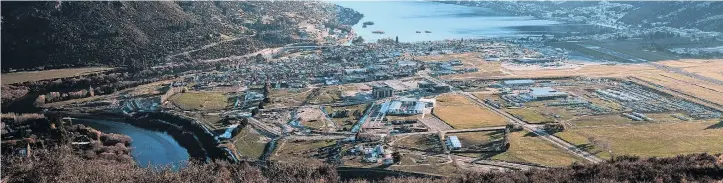  ?? PHOTO: CRAIG BAXTER. ?? Now . . . Developmen­t can be seen sprawling across the Frankton Flats in this shot taken last week. The new Wakatipu High School is seen centre, with new hotels behind it and the Queenstown Airport to the right. The area closer to the Kawarau River is...