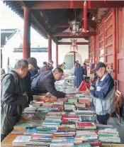  ??  ?? The Sunday secondhand book market at the temple draws big crowds of collectors and browsers.