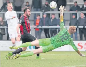  ?? David Tolliday ?? Sam Ramsbottom and Kieran Kennedy defend the goal