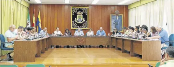  ??  ?? E.MANZANO Sesión plenaria que reunió a la corporació­n municipal el 20 de septiembre.