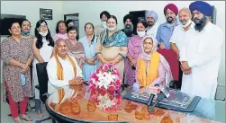  ?? HT PHOTO ?? Social distancing norms were given the go-by as Shiromani Akali Dal leader Harjinder Kaur took charge as the chairperso­n of Chandigarh Commission for Protection of Child Rights for second term on Monday. Kaur, however, clarified that the gathering, which included local BJP and Akali leaders, came close and took off masks just for a moment to click the picture.