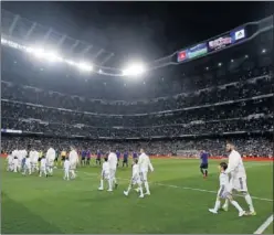  ??  ?? RECLAMO. El Clásico es el gran partido del fútbol español.