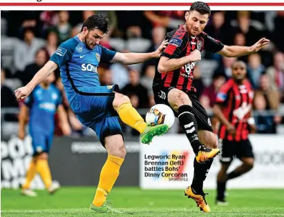  ?? SPORTSFILE ?? Legwork: Ryan Brennan (left) battles Bohs’ Dinny Corcoran