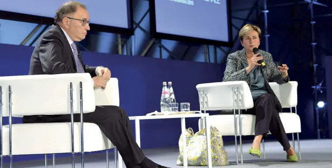  ??  ?? Confronto Federica Guidi, ministro dello Sviluppo Economico, sul palco con Giorgio Squinzi, presidente nazionale di Confindust­ria. Titolo dell’evento, dedicato alla figura dell’impresa: «L’incompresa»