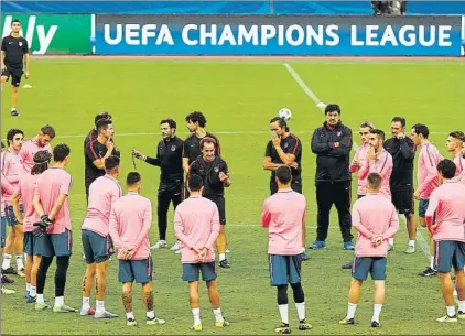  ?? FOTO: J.A.SIRVENT ?? El Atlético de Madrid se entrenó ayer sobre el césped del Olímpico de Roma