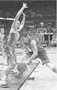  ?? JOHN KLEIN / FOR THE MILWAUKEE JOURNAL SENTINEL MILWAUKEE JOURNAL SENTINEL ?? Wisconsin’s Ethan Happ drives as Marquette’s Luke Fischer steps in to block him. Happ had a strong second half.