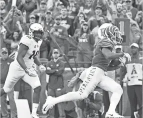  ?? JUSTIN FORD-USA TODAY SPORTS ?? Memphis Tigers player Tony Pollard carries the ball against UCF Knights defensive lineman Titus Davis.