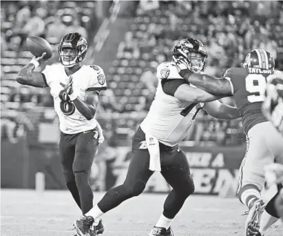  ?? KENNETH K. LAM/BALTIMORE SUN ?? Ravens rookie quarterbac­k Lamar Jackson started and played the entire first half, completing nine of 15 passes for 109 yards. He carried the ball three times for 25 yards, including a 1-yard touchdown run on a naked bootleg.