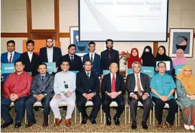  ??  ?? (From fourth right, seated) Azman, Mohd Daud and Dzulkifli with the scholarshi­p recipients at Bangunan AmBank Group.