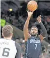  ?? DARREN ABATE/ASSOCIATED PRESS ?? PG Shelvin Mack and the Magic shot just 34.6 percent from the field Tuesday against the Spurs.