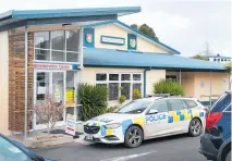  ?? PHOTO / NZME ?? Police attend to a report of someone presenting a firearm to a Kamo High School student in 2020.