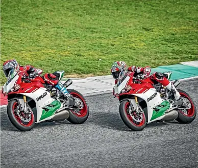  ?? SUPPLIED ?? WSB stars Chaz Davies and Marco Melandri aboard the new 1299 Panigale Final Edition.