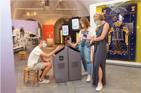  ?? (Ricky Rachman) ?? NUMEROUS AUDIO and video informatio­n stations are dotted around the exhibition space. At right: Parochet, 1954, courtesy of Ohavei Zion synagogue and the Banai family.