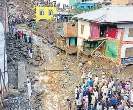  ?? PTI PHOTOI ?? Houses washed away by flash floods following a cloudburst at Thathri village in Doda of Jammu and Kashmir on Thursday.