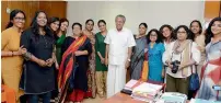  ?? Courtesy: VIjayan Facebook ?? Pinarayi Vijayan with women artistes and technician­s in Kerala. —