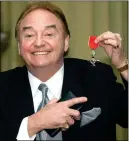  ?? Photo: AFP ?? Gerry Marsden poses his MBE for services to Liverpudli­an Charities in London on December 12, 2003.