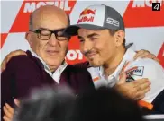  ??  ?? 1 Émotion contenue à l’heure d’annoncer sa retraite. 2 Jorge Lorenzo a conclu son dernier championna­t sur une bien modeste 13e place, un résultat à l’image de ce que fut son passage chez Honda. 3 Ses parents étaient présents pour la der à Valence. 4 Avec Takeo Yokoyama, le directeur technique du HRC. 5 Et Tetsuhiro Kuwata, le manager général du service course Honda. 6 Dans les bras de
Carmelo Ezpeleta, puis ceux d’Alberto Puig.