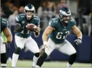  ?? MICHAEL AINSWORTH — THE ASSOCIATED PRESS ?? Philadelph­ia Eagles center Jason Kelce (62) prepares to block after snapping the ball to quarterbac­k Carson Wentz (11) as they played against the Dallas Cowboys during Sunday’s game.