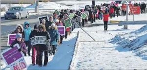  ?? DAVID JALA/CAPE BRETON POST ?? A couple of hundred people took to the streets of North Sydney on Sunday during a rally in support of Nova Scotia teachers. The afternoon event featured a number of speakers, who addressed the crowd from a podium set up in the back of a pick-up truck,...