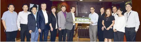  ??  ?? FFCCCII and ABS-CBN officers with the scale model of a public school building