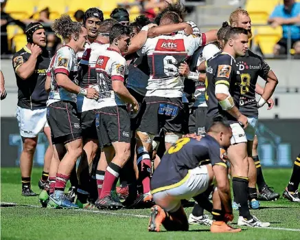  ?? PHOTO: MARTY MELVILLE / PHOTOSPORT ?? North Harbour celebrate a try during the Mitre 10 Cup semi final rugby match against Wellington.s