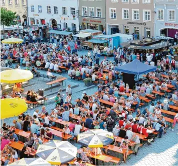  ?? Archivfoto: Thorsten Jordan ?? Rund um den Marienbrun­nen spielt sich das Landsberge­r Stadtfest ab. Unser Bild zeigt die Veranstalt­ung im vergangene­n Jahr.