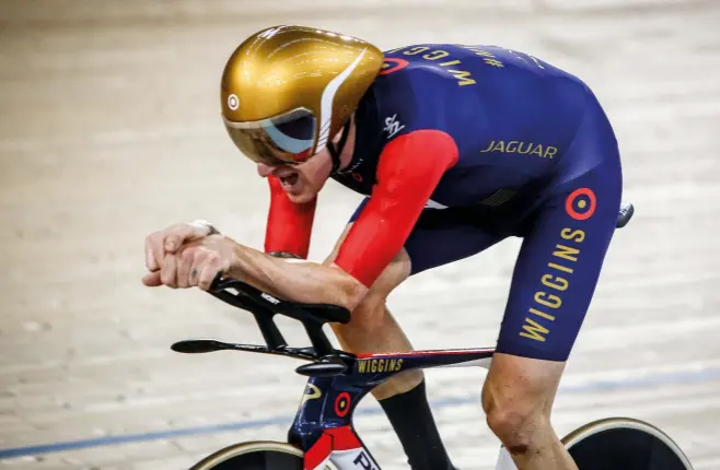  ??  ?? Wiggins spoke about the mental battle he endured in completing the Hour record in 2015