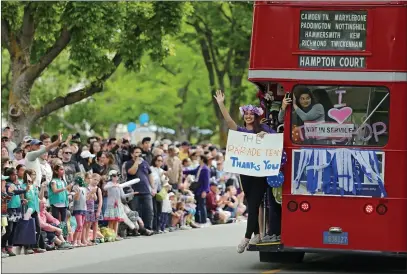  ?? DAILY DEMOCRAT ARCHIVES ?? As the crowds line the streets of UC Davis, a vintage double-decker bus closes the parade with a “Thank You” during a previous Picnic Day.