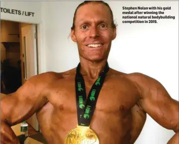  ??  ?? Stephen Nolan with his gold medal after winning the national natural bodybuildi­ng competitio­n in 2019.