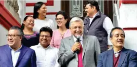  ??  ?? NUEVOS CARGOS. Presenta AMLO a subsecreta­rios del Trabajo, Empleo, entre otros, y anuncia la creación del Instituto Nacional de Pueblos Indígenas.