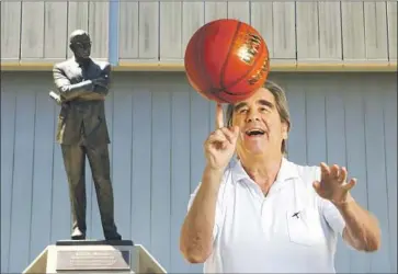  ?? Christina House Los Angeles Times ?? BEAU BRIDGES with a statue of the late “Wizard of Westwood” at UCLA, where Bridges played one year.